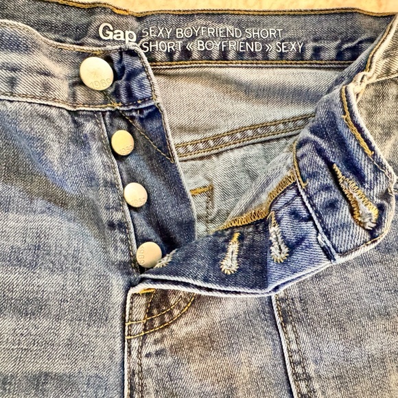 GAP Blue Jean Shorts Sexy Boyfriend Button-Fly Classic Distressed Style Size 8 - Picture 4 of 10